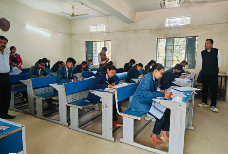 भौतिकी और भूगोल के आसान परचे के साथ शुरु हुए बारहवी बोर्ड की परिक्षा