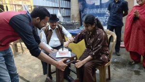 कुदसिया से मिलने पहुॅचे बैकुंठपुर विधायक दिया आर्शीवाद