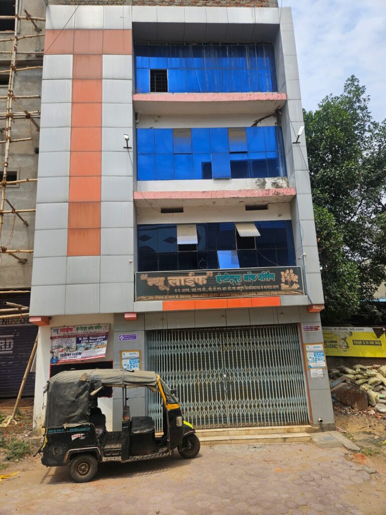 न्यू लाईफ संस्था की पुरानी बिल्डिंग के टूटे ताले, कोतवाली में शिकायत