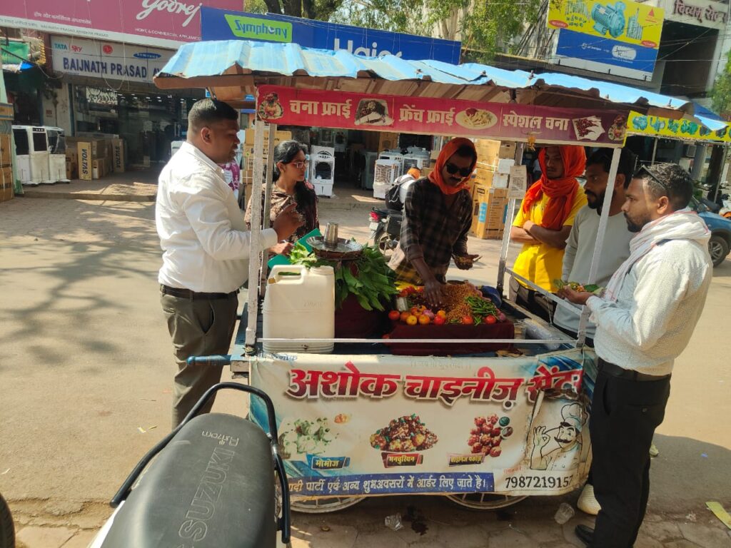 एक्सपायरी उत्पाद नष्ट, डेयरी व दवा दुकानों की सघन जांच