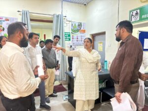 निरिक्षण में बोली कलेक्टर अस्पताल जांच-उपचार के साथ-साथ लोगों की उम्मीद और विश्वास का केंद्र