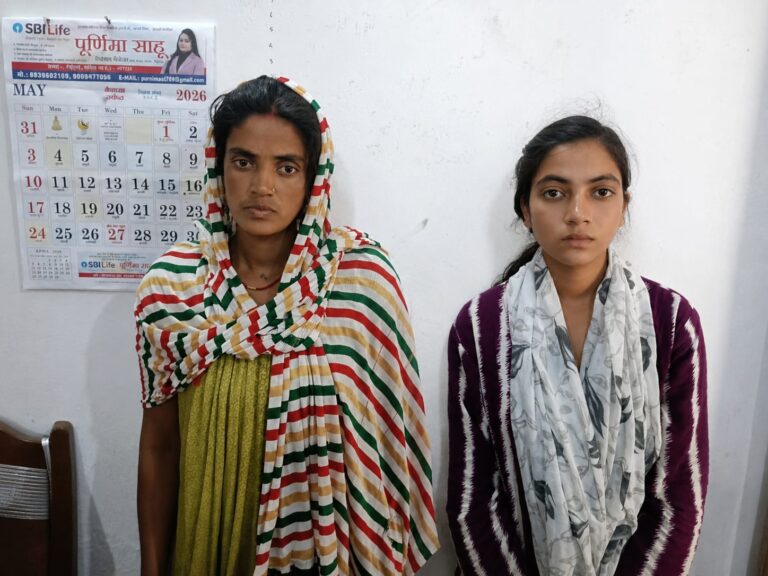 ज्वेलरी दुकान में हाथ साफ करने वाली दो लेडी नटवरलालो को पुलिस ने दबोचा…..आधे घंटे में सराफा बाजार में हुए चोरी का पर्दाफाश, दोनोे महिला आरोपी गिरफ्तार, सामान भी किया बरामद