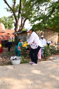 साथी हाथ बंटाना की तर्ज पर सभी वर्गों ने उठाया झाड़ू, स्वच्छ-स्वस्थ कोरिया का लिया संकल्प