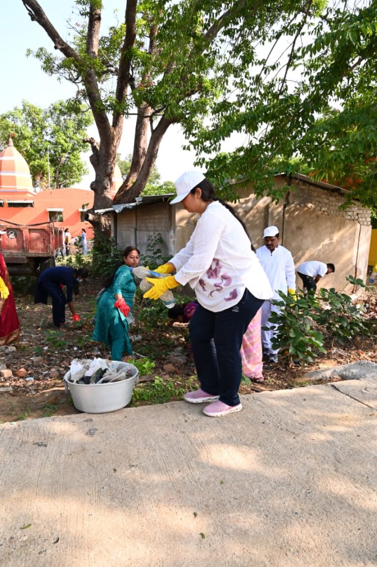 साथी हाथ बंटाना की तर्ज पर सभी वर्गों ने उठाया झाड़ू, स्वच्छ-स्वस्थ कोरिया का लिया संकल्प
