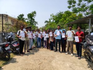 जॉच के नाम पर 15 छात्रो को नही करने दिया परिक्षा केन्द्र में प्रवेश……छात्रो का फूटा गुस्सा…..कलेक्टर से किया शिकायत……वंचित किए गए छात्रो की परिक्षा दोबारा कराने की मांग