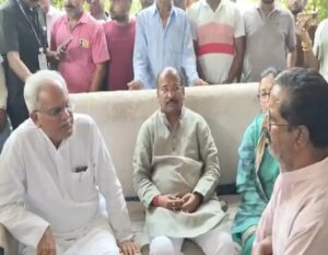पीड़ित परिवार से मिलने पहुॅचे पूर्व सीएम भूपेश बघेल……. पुलिस ने तीन और आरोपियो को किया गिरफ्तार