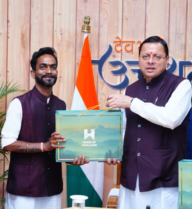 देवभूमि उत्तराखंड के मुख्यमंत्री पुष्कर सिंह धामी से मिले रूप