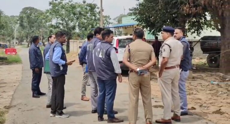 कोरिया के तिहरे हत्याकांड में सीबीआई की एंट्री…….टीम पहुंची घटना स्थल नौगई, किया और गवाहो साक्ष्यो का प्रारम्भिक परिक्षण……..सीबीआई की टीम सोनहत थाना पहुंचकर अब तक किए गए जॉच का किया अवलोकन व निरीक्षण