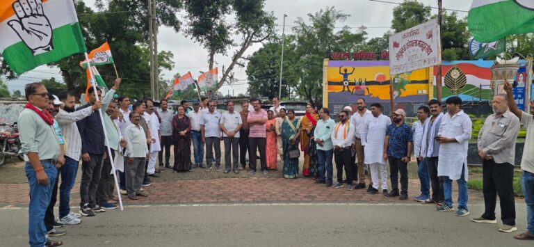पेपर लीक को लेकर जिले के ब्लॉक कांग्रेस कमेटीयो ने भाजपा के खिलाफ किया प्रर्दशन व नारेबाजी