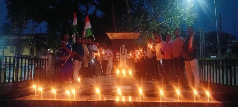 नीट पेपर लीक, छात्रों पर बर्बरतापूर्ण लाठीचार्ज के विरोध में कांग्रेस का कैंडल मार्च एवं सत्याग्रह