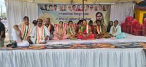 चुनावी उठापटक शुरु…….शिवपुर-चरचा में लालमूनि के नेतृत्व में राजीव चौक पर कांग्रेस का एक दिवसीय धरना प्रर्दशन